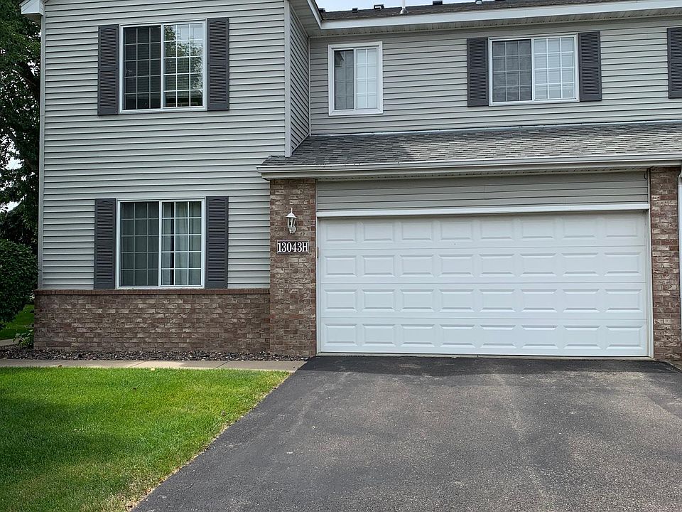 Enjoy the quiet in this wonderful end unit.