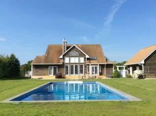 32 Fairbanks Ct, Water Mill, NY 11976