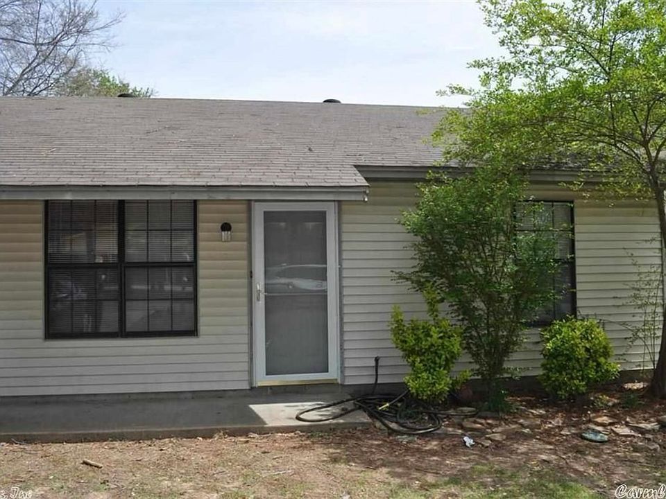 2nd image of 410 Helen St