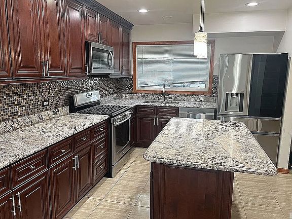 3rd image of 9065 W Oaks Ave