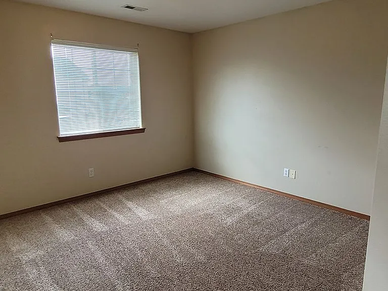 1306 S Skyline Dr — Photo 10