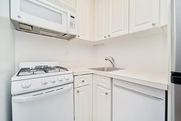 Rented by Living New York | media 33