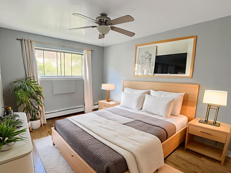 MASTER BEDROOM (STAGED)