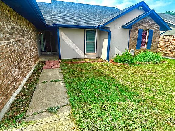 2nd image of 8113 NW 113th St