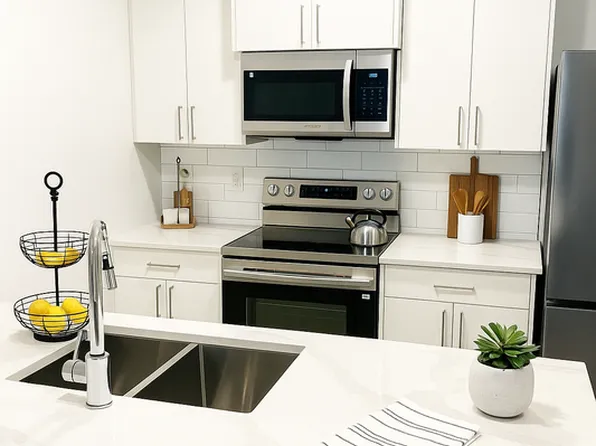 7733 174a Ave NW Unit 2, Edmonton, AB T5Z 0W5