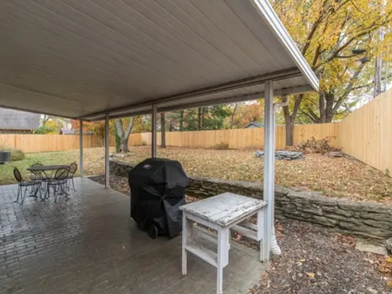 1027 Gainesway Dr — Photo 6