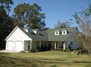 61 Lake Oaks Blvd, Coldspring, TX 77331