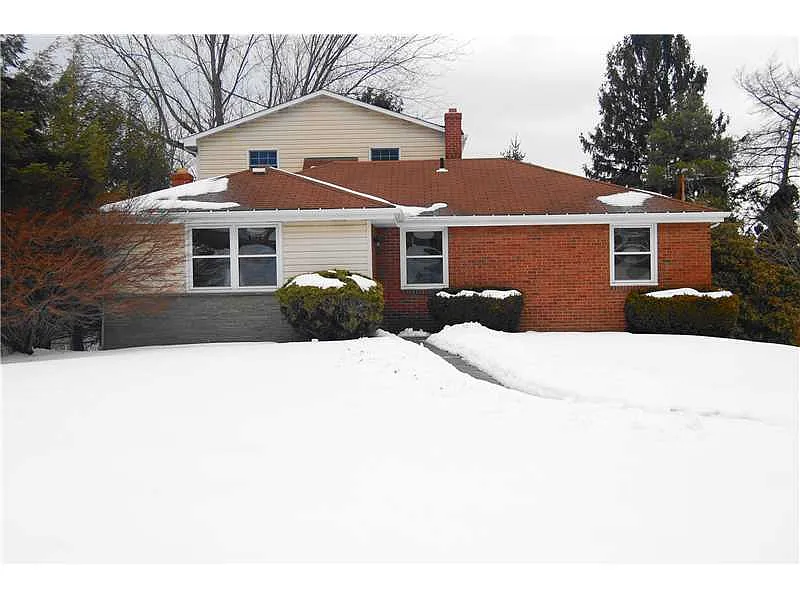 329 Guenevere Dr photo 1