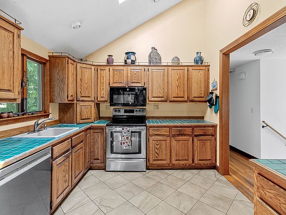 3rd image of 29 Pratt Rd