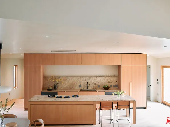 3736 Lowry Rd, Los Angeles, CA 90027