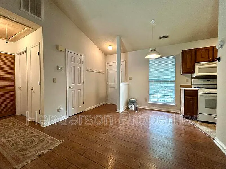 6718 Park Hickory Dr — Photo 3