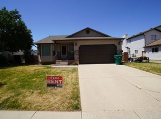 696 S Fox Run Dr, Layton, UT 84041