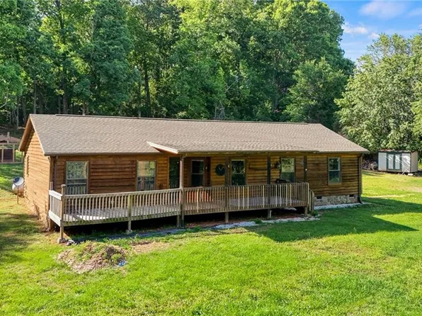 1922 Kings Grant Dr, Newton, NC 28658