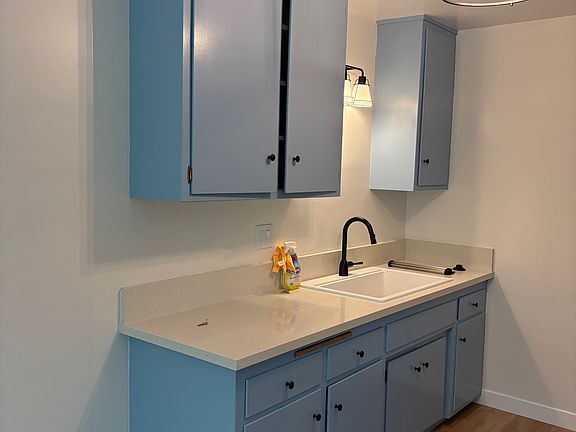 5th image of 218 Loma Ave APT 3