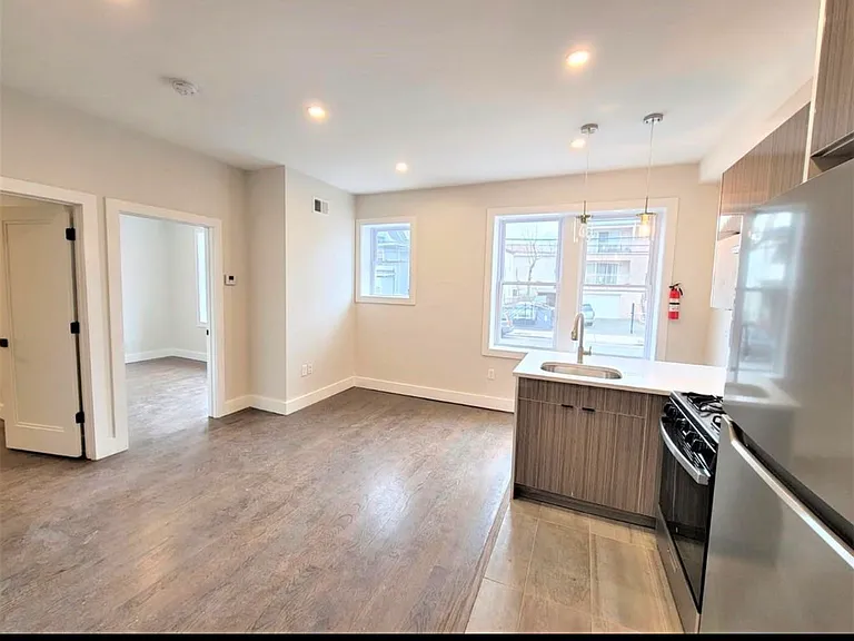 535 Hawthorne Ave #306 — Photo 2