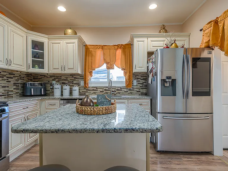 325 Westside Ave — Photo 9