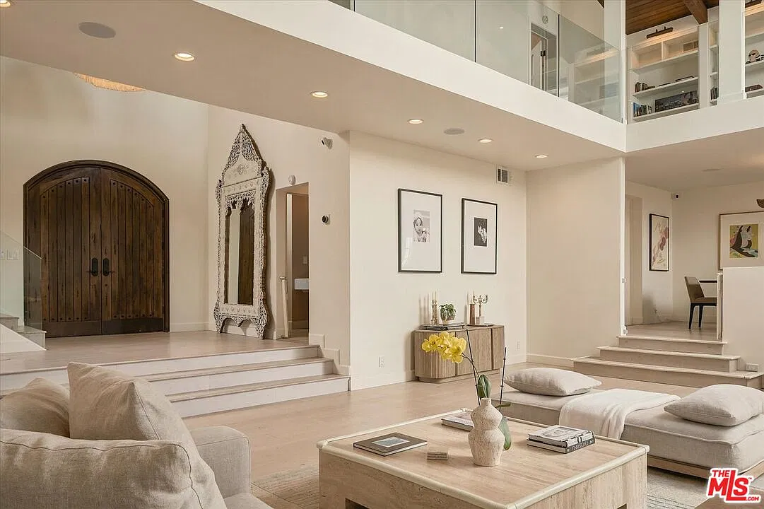5 bed, 5.5 bath, 4632 sqft, $26,500 — Photo 4