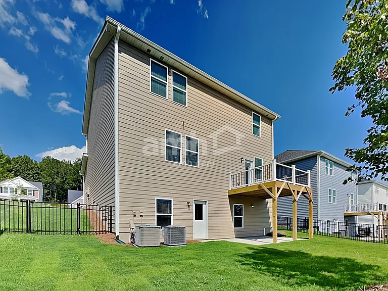 1634 Soapstone Rd — Photo 29