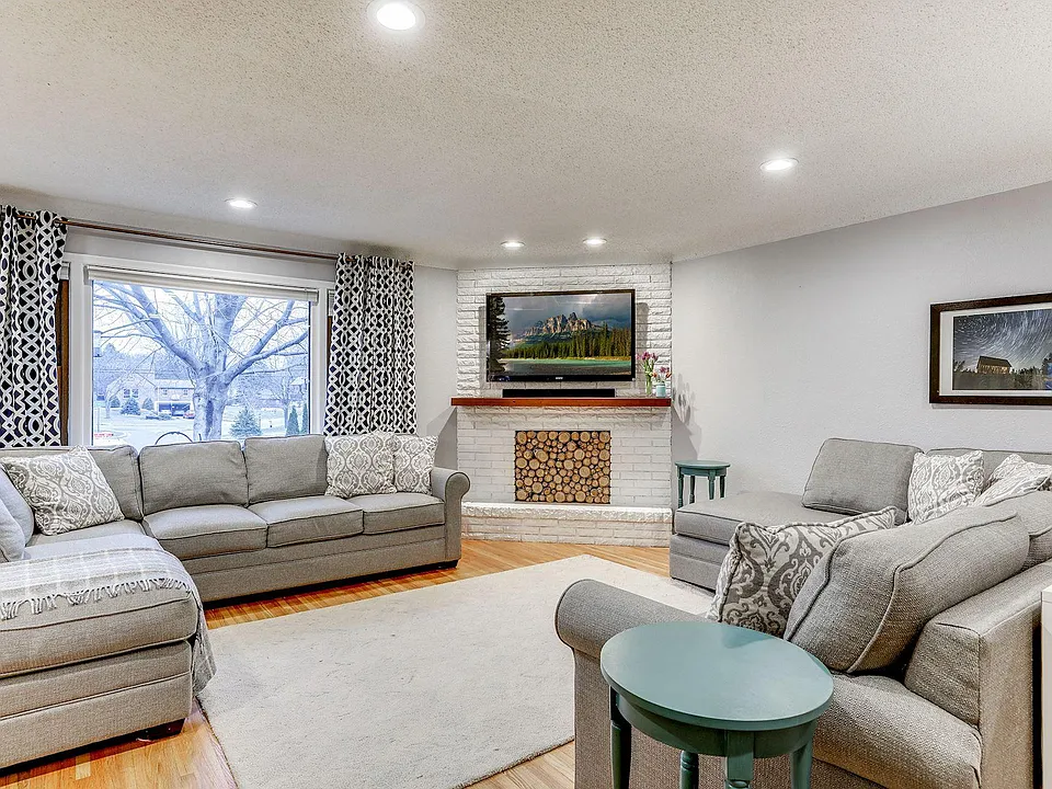 MAIN FLOOR LIVING ROOM