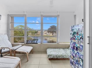 6071 NW 61st Ave APT 303, Tamarac, FL 33319