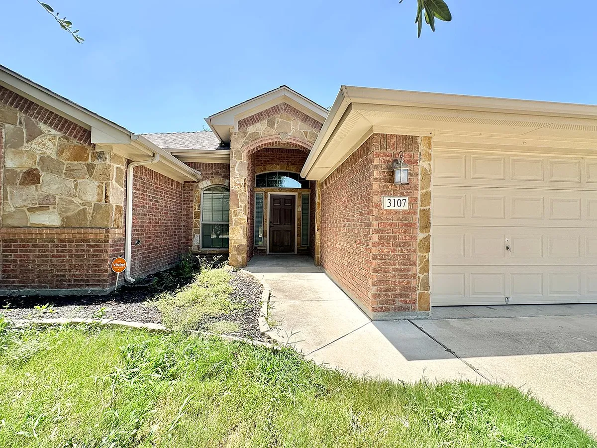 Building Photo - 3107 Sarita Cv