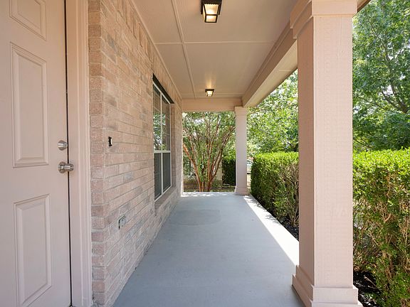3rd image of 363 Paddington Dr
