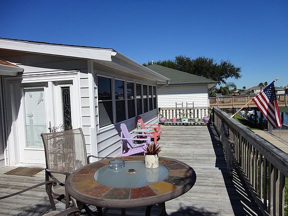 5th image of 261 Barracuda St