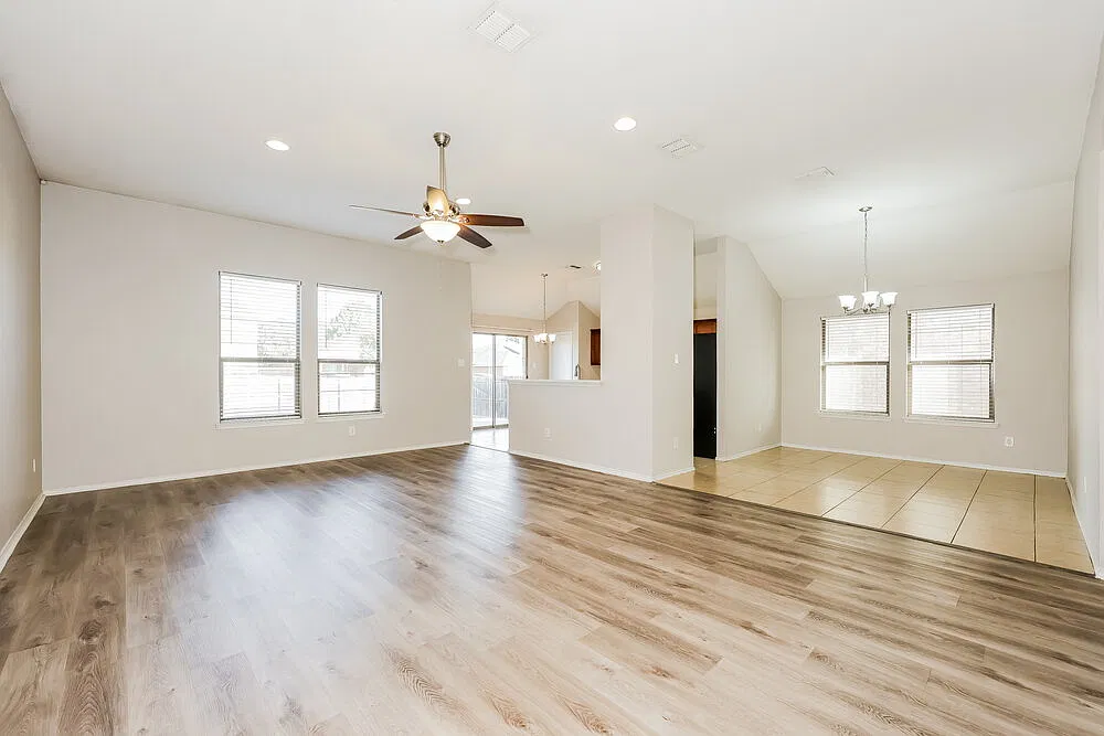 3 bed, 2.0 bath, 1650 sqft, $2,110 — Photo 3