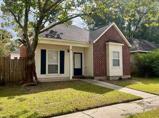 341 Meadow Crossing Dr, Baton Rouge, LA 70820