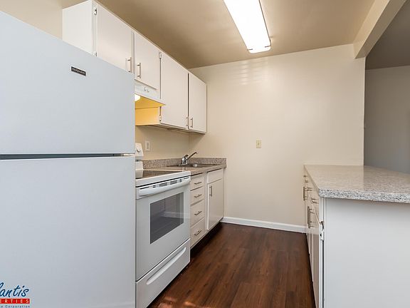 2nd image of 4005 Will Rogers Dr APT 6