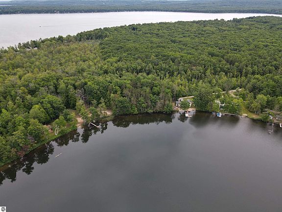 4th image of 5588 Pinecone Rd
