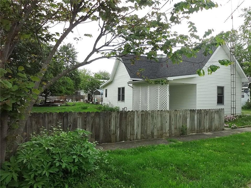 1st image of 504 E Schott St