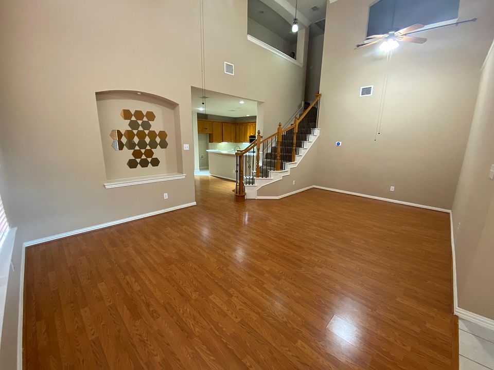 1st image of 8120 Crabapple Ln