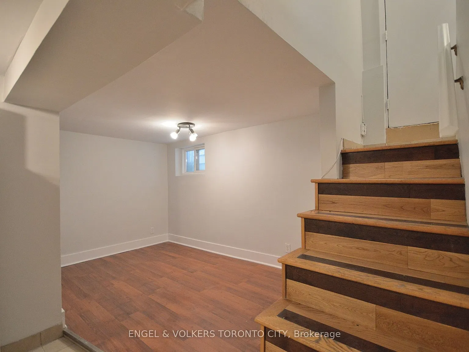 1801 Dundas St E — Photo 3