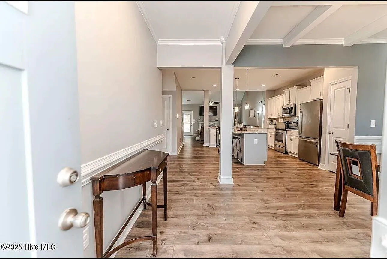 4 bed, 2.5 bath, 2483 sqft, $2,600 — Photo 4