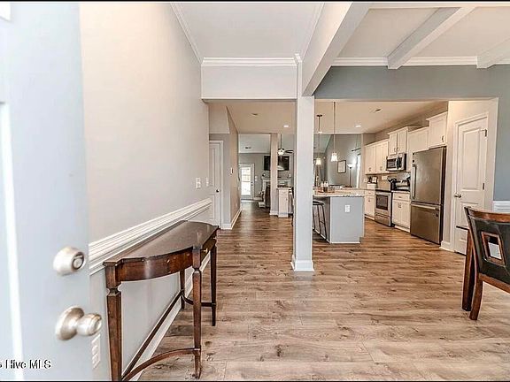 4th image of 223 Burnside Dr