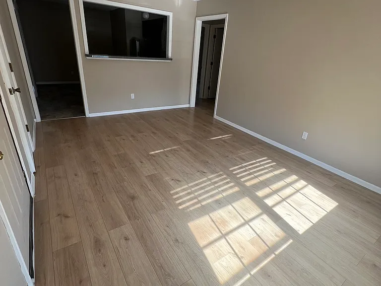 910 S Edgebrook St — Photo 2