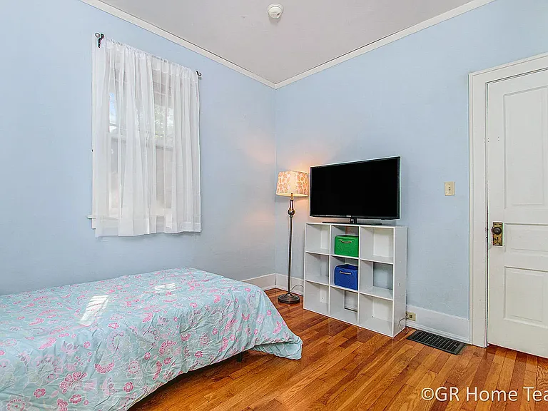 910 Calvin Ave SE — Photo 28