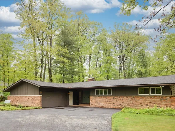 7400 Greenfield Trl, Chesterland, OH 44026