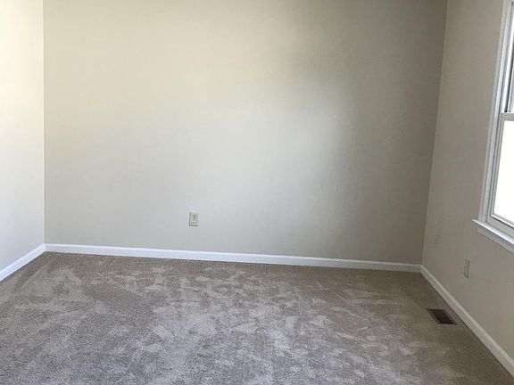 5th image of 104 Choisy Cres