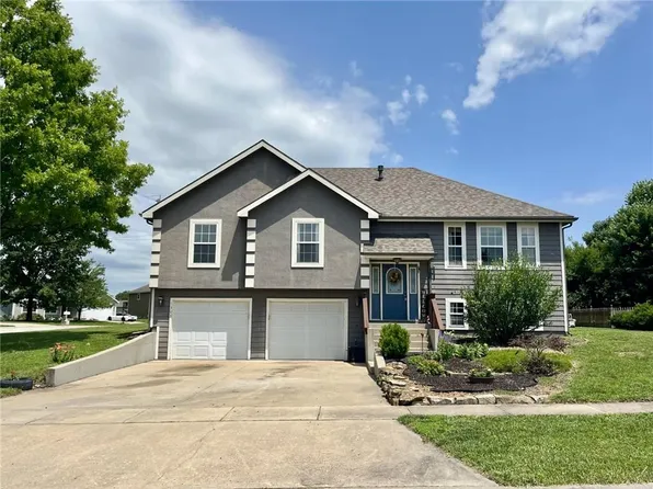 1303 S Bury St, Tonganoxie, KS 66086