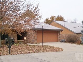 2011 Elmcrest Dr, Marshalltown, IA 50158