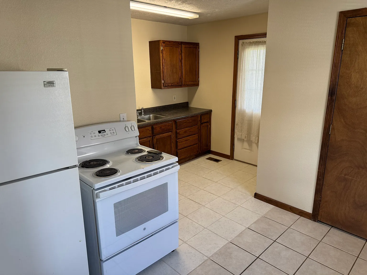 3 bed, 1036 sqft, $900 — Photo 4