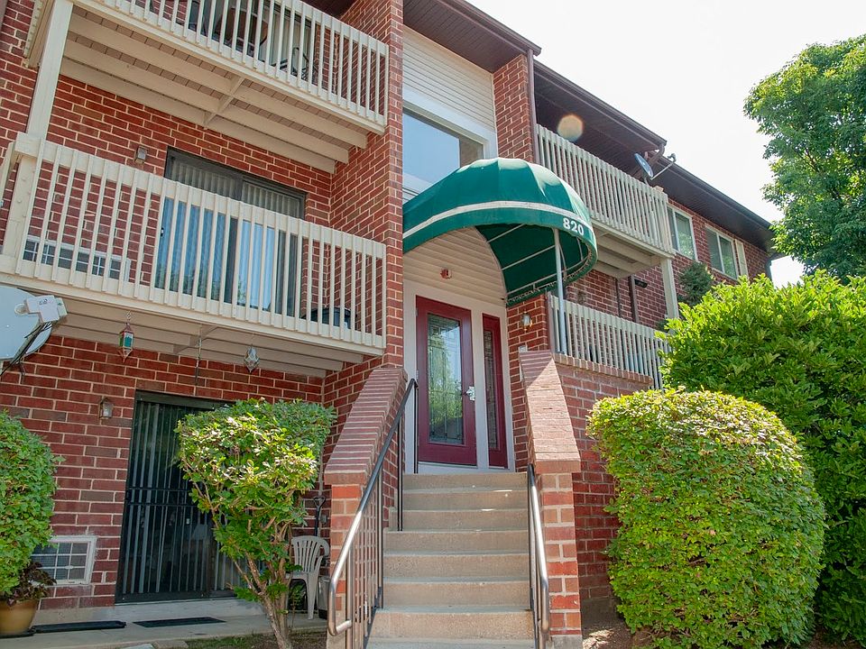 1st image of 820 N Lakeside Dr APT 3D