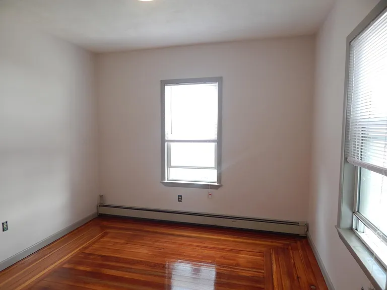 118 Grant Ave — Photo 7