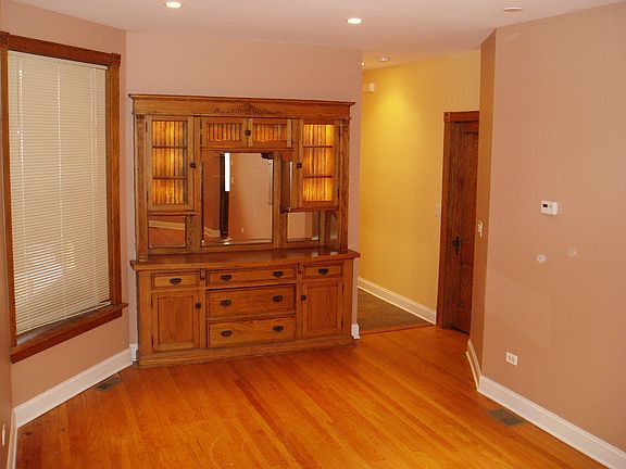 4th image of 2632 N Richmond St