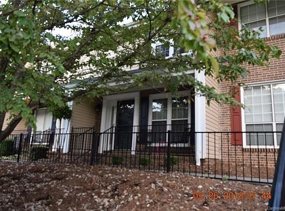 3rd image of 973 Surry Ln