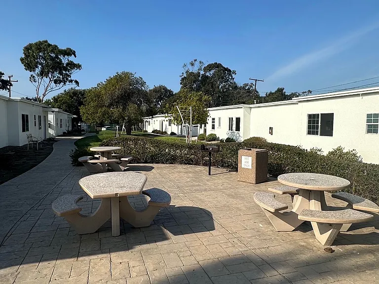 130 Surfside Dr — Photo 2