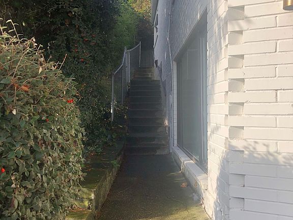 3rd image of 2517 Thorndyke Ave W #5