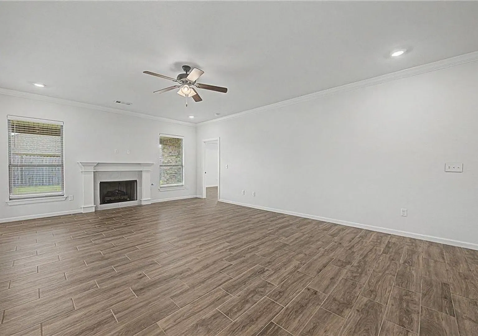 4479 Topeka — Photo 2